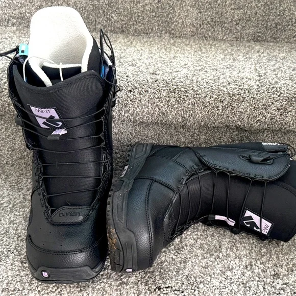 Size 5.5 Women’s Burton Mint Snowboard Boots - Picture 4 of 5